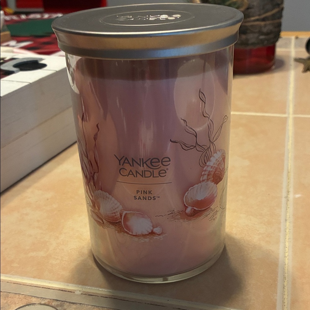 Yankee Candle Pink Sands with Shell Design